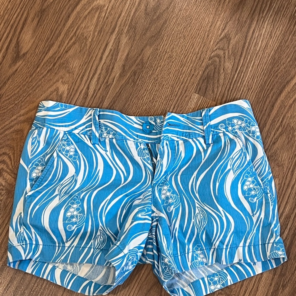 Lilly Pulitzer Blue and White Patterned Women's Shorts